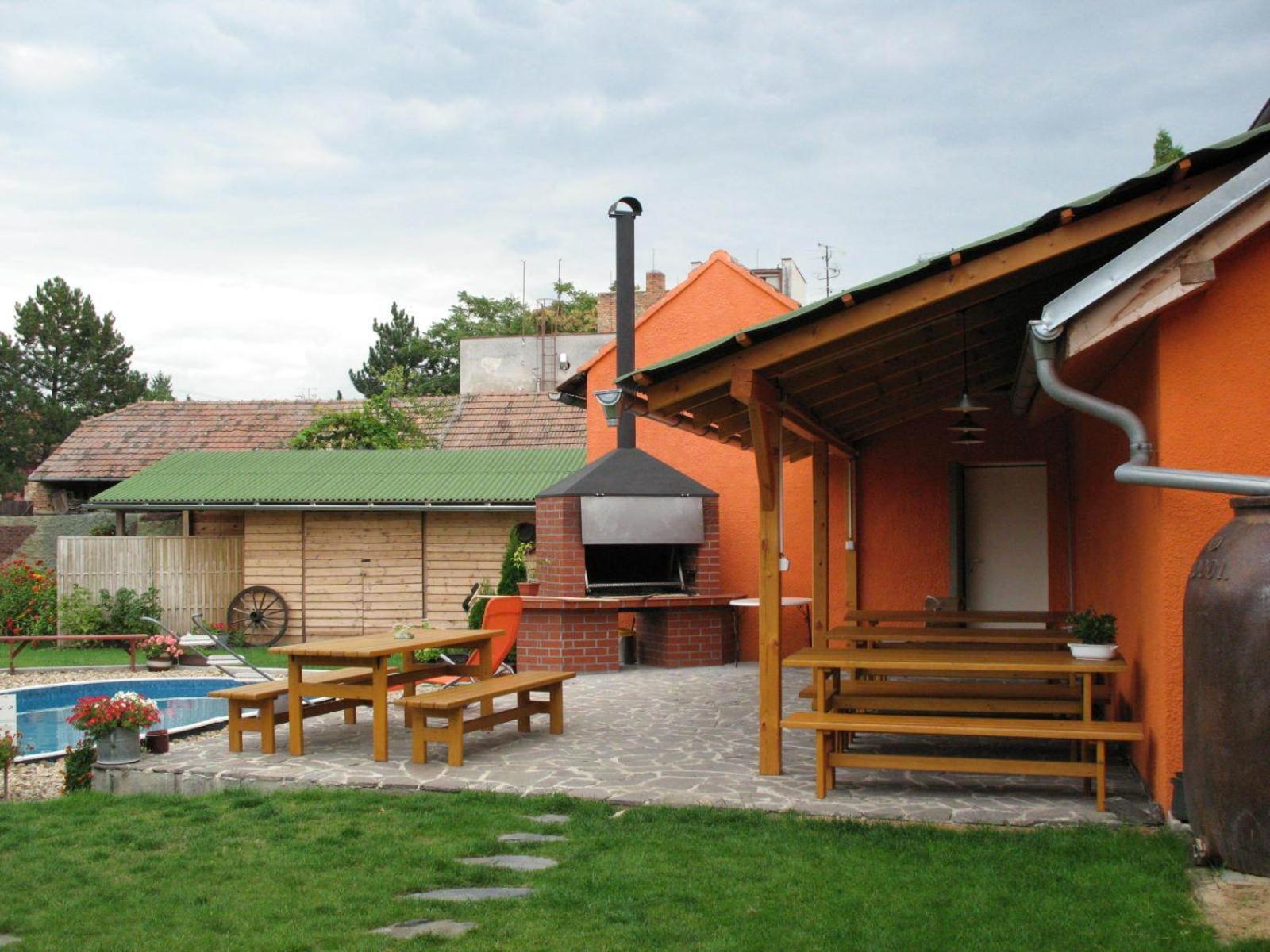 Penzion A Restaurace U Hroznu Velké Bílovice Екстериор снимка
