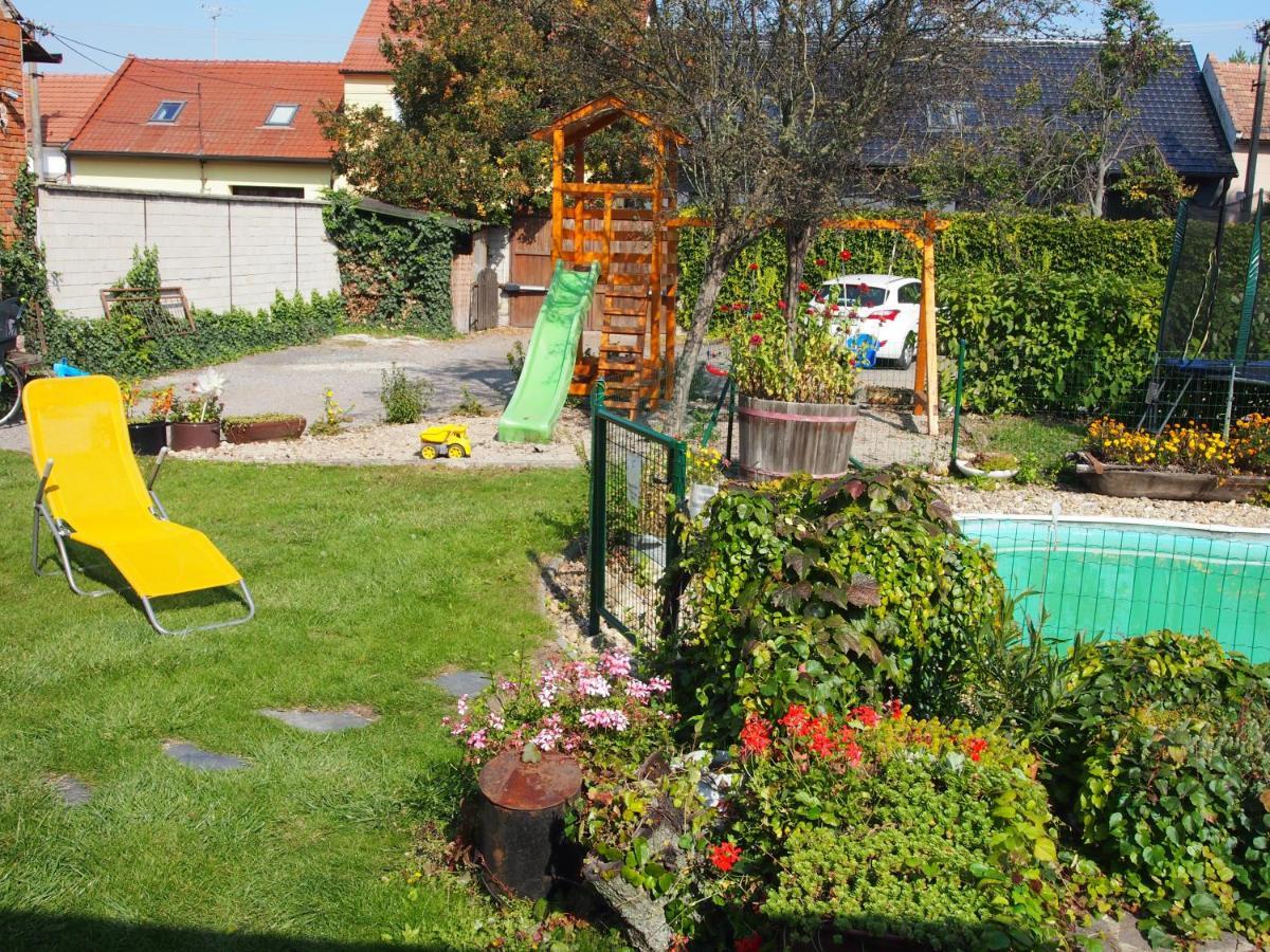 Penzion A Restaurace U Hroznu Velké Bílovice Екстериор снимка