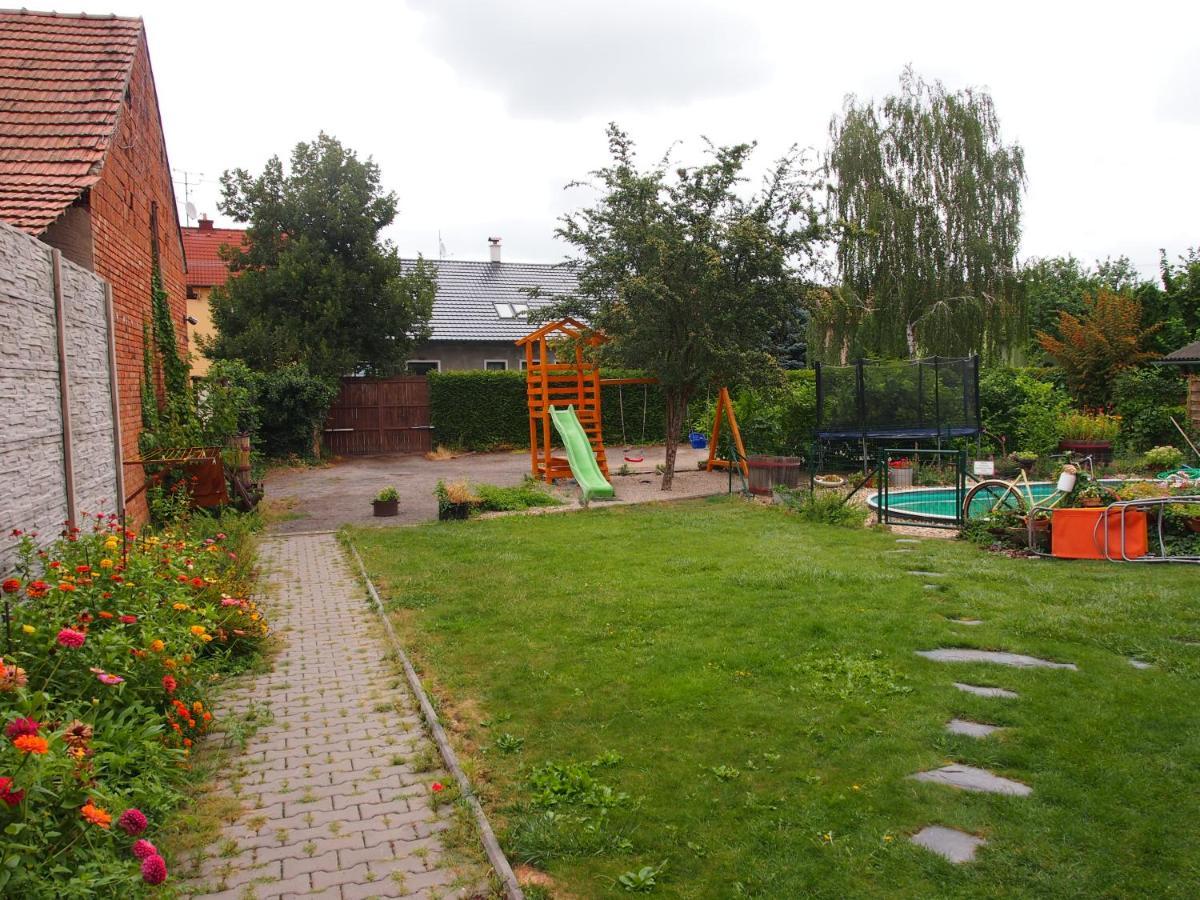 Penzion A Restaurace U Hroznu Velké Bílovice Екстериор снимка